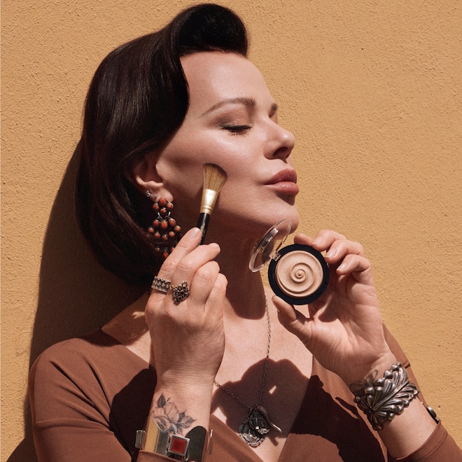 Your Fave Laura Geller Highlighter Just Came Back & It's 50% Off